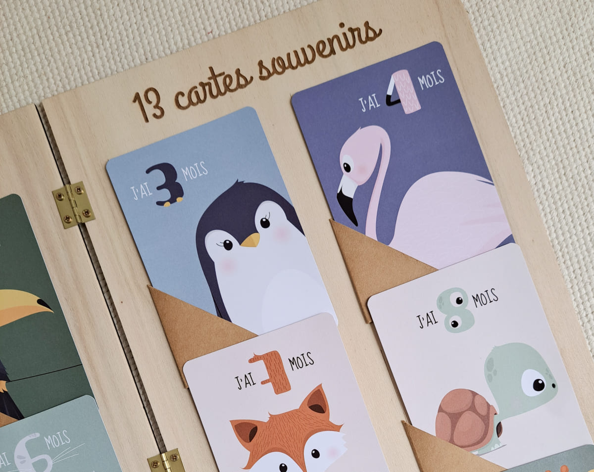 cartes-etape-bebe-personnalisees-support-bois
