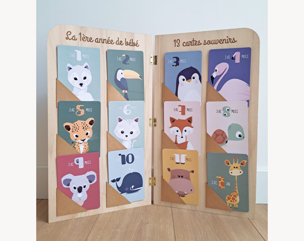 cartes-etape-bebe-personnalisees-support-bois