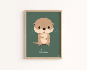 affiche-loutre-personnalisee-chambre-bebe-fond-vert-sauge