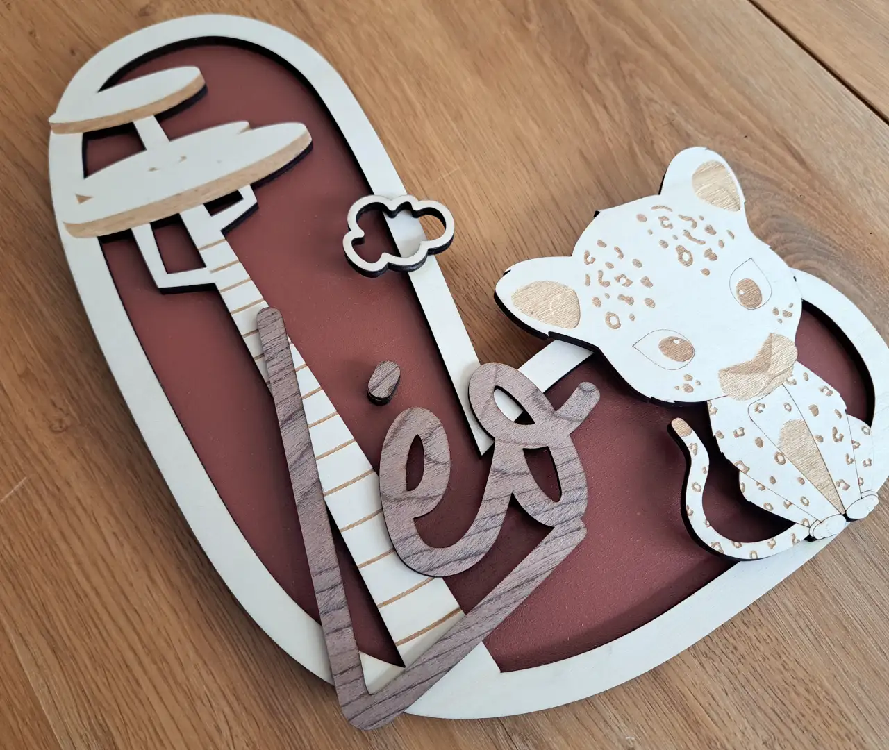 lettre-bois-personnalisee-leopard-leo